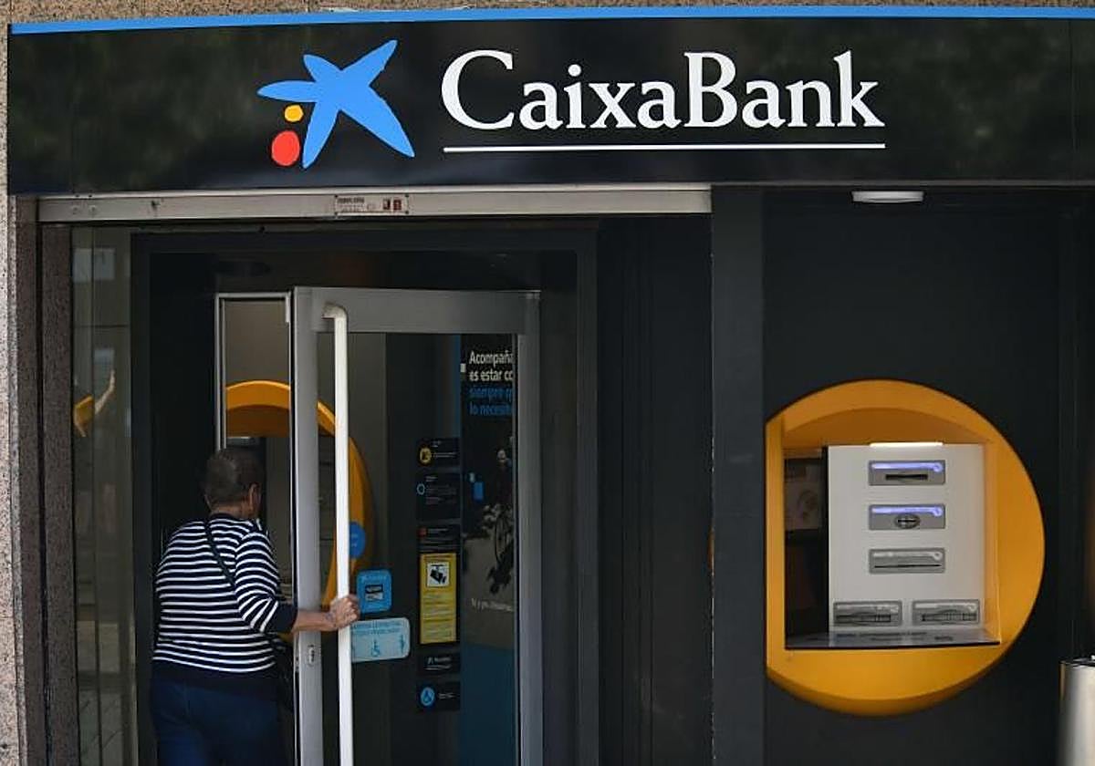CaixaBank pone a la venta por 43.700 euros y por tiempo limitado una casa de 231 metros cuadrados con patio y tres dormitorios