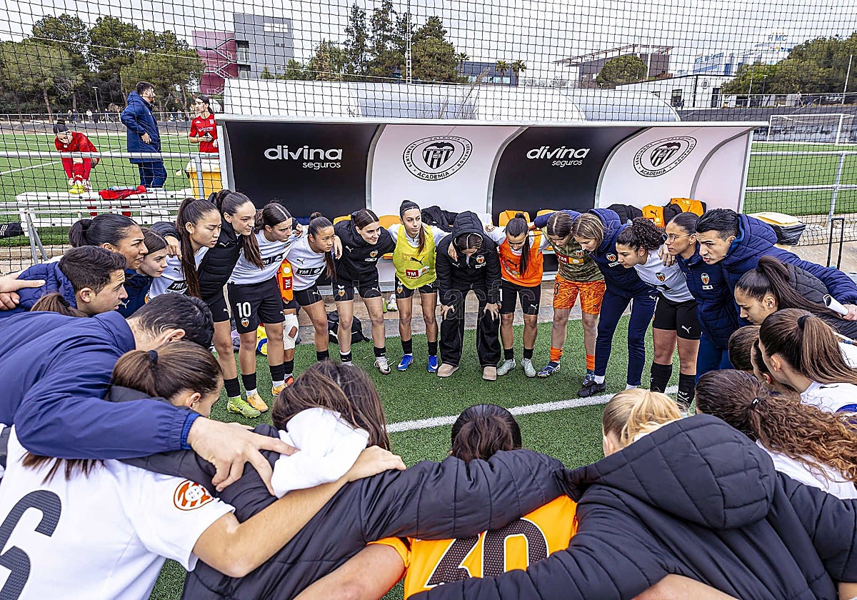 El Valencia Femenino B dedica su ascenso a Fernando Martín, fallecido en la tragedia de Indonesia