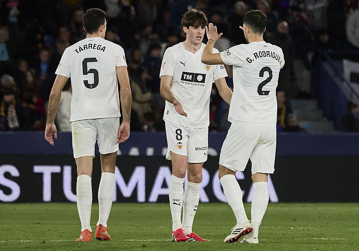El Valencia jugará ante el Rayo todo de blanco y pide que Mestalla se tiña del mismo color