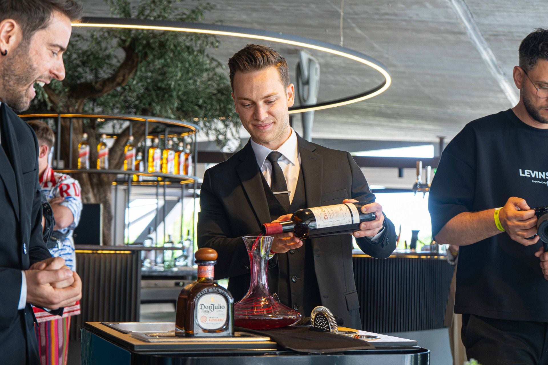 Valencia busca al bartender completo