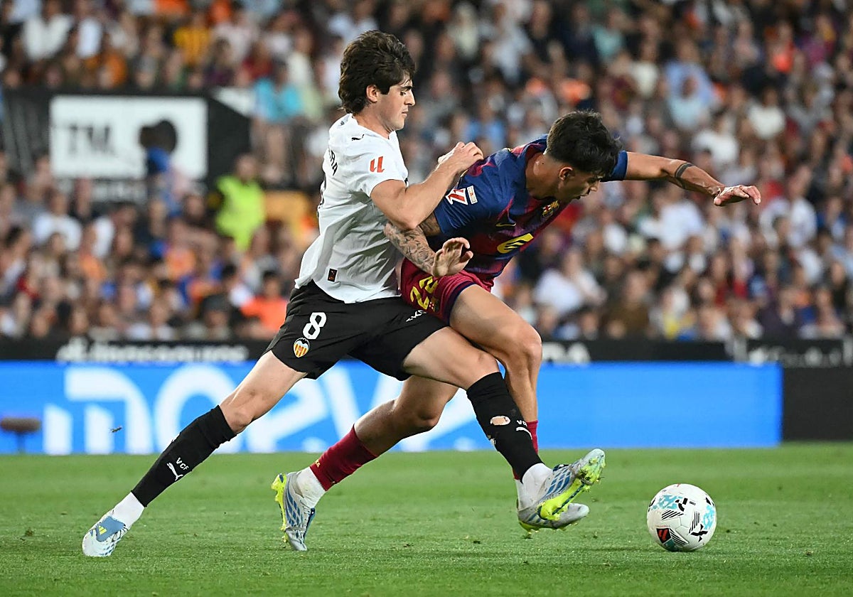 El 1x1 del Valencia-Barcelona: con este Javi Guerra, todo es posible