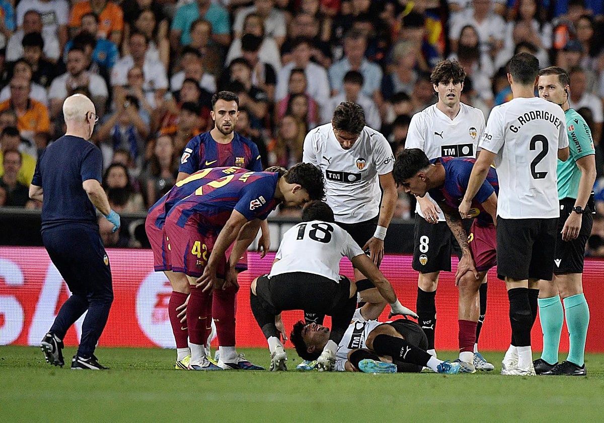 El vestuario arropa a Diego López tras una lesión de rodilla que preocupa