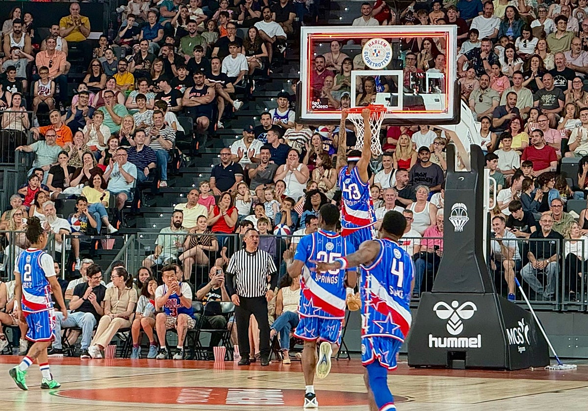 Los Harlem Globetrotters celebran su centenario con un espectacular show en el Roig Arena