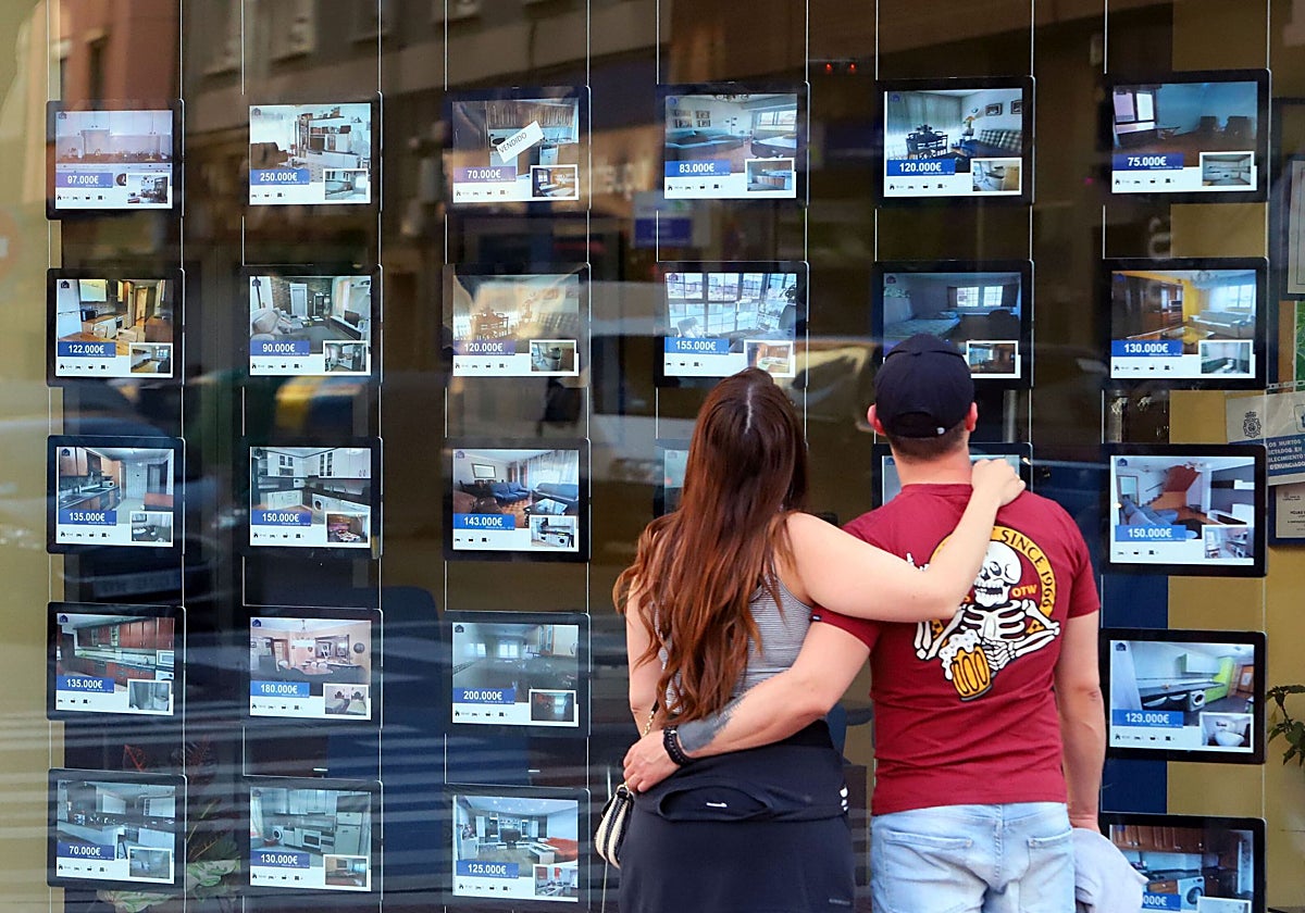 De buscar piso en Valencia a recibir en casa una bicicleta de 4.000 euros comprada con tus datos: la crisis dispara las estafas inmobiliarias