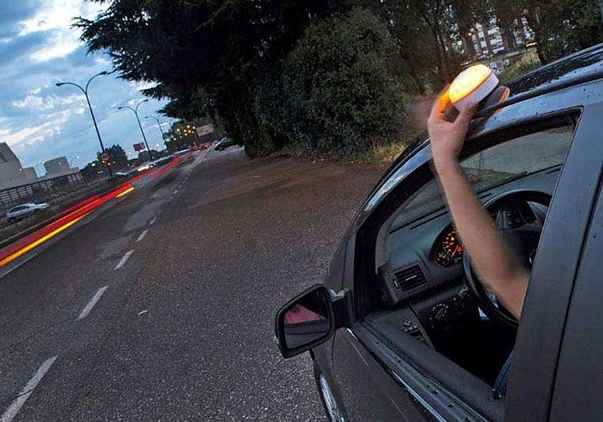 El error con la baliza V-16 que puede costarte 80 euros de m