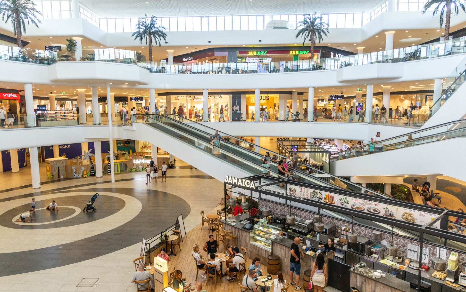 Vuelven a abrir los centros comerciales los domingos en Valencia: fechas y horarios
