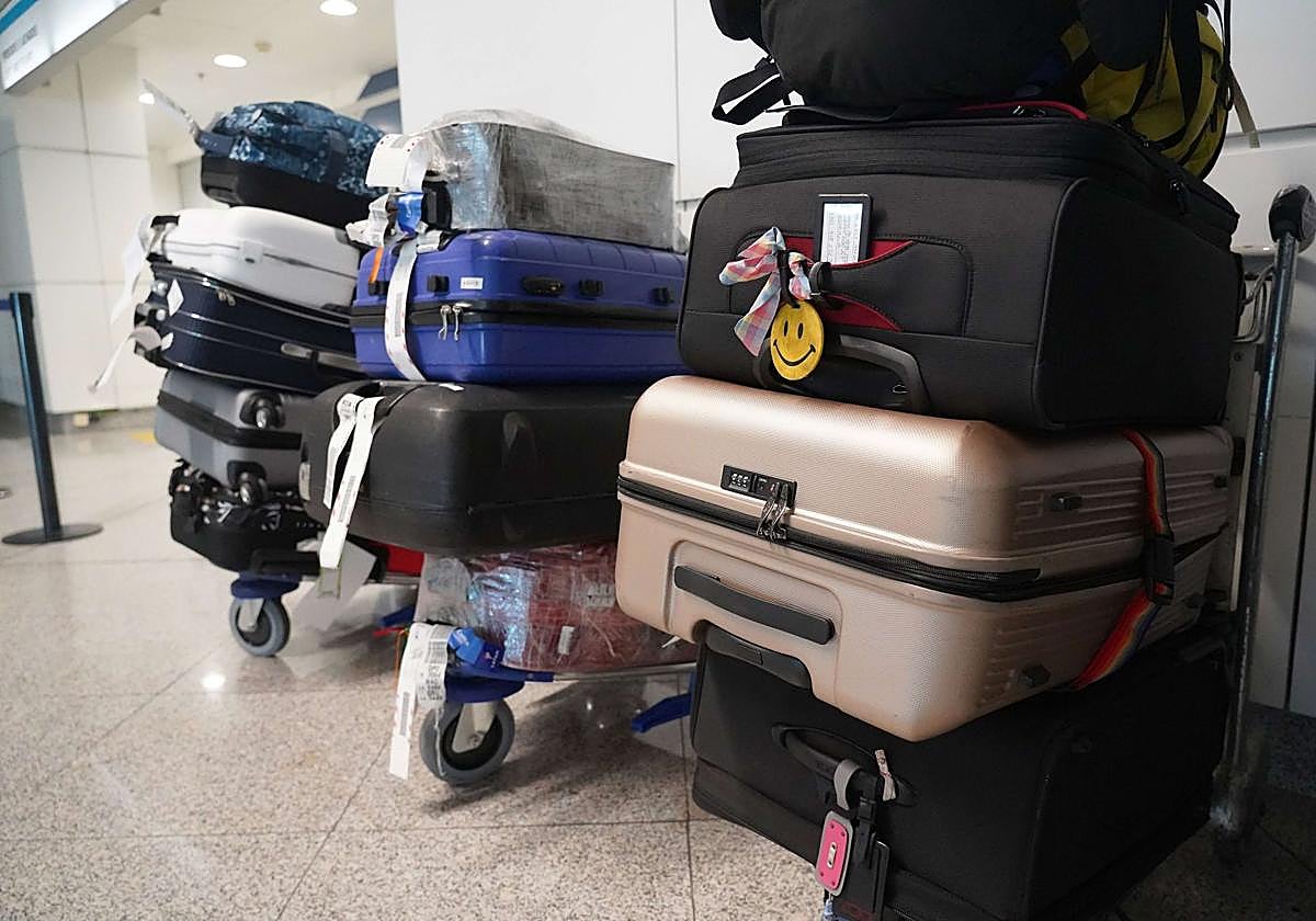 Europa debate este martes si se podrá llevar el equipaje de mano gratis en el avión