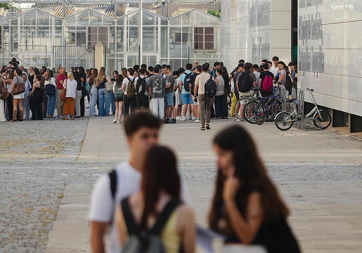 Arranca la PAU en la Comunitat mientras sigue la huelga de profesores