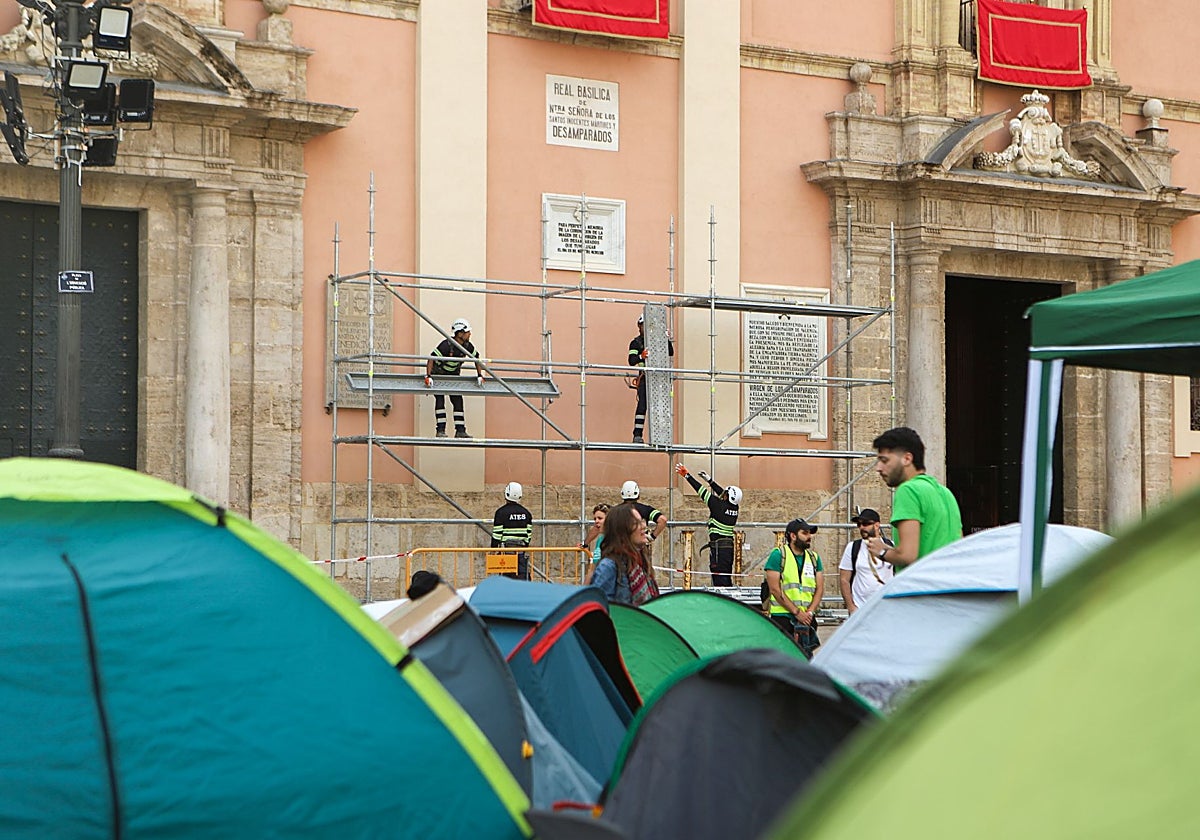 La acampada seguirá en la plaza: «No podemos irnos, pero sí compartir espacio con el Corpus»