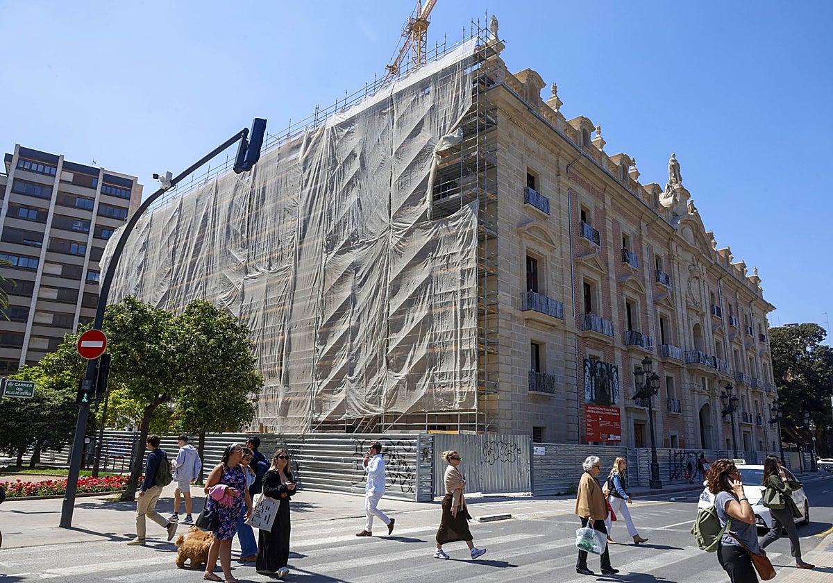 El abogado que ha pasado de denunciar a Mazón por la dana a abofetear a supuestos pederastas en plena calle