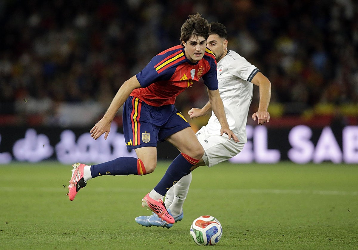 Javi Guerra, primer valencianista que debuta con España desde Carlos Soler