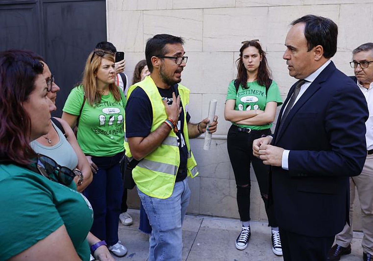 La crisis educativa eclipsa el exito presupuestario de Pérez