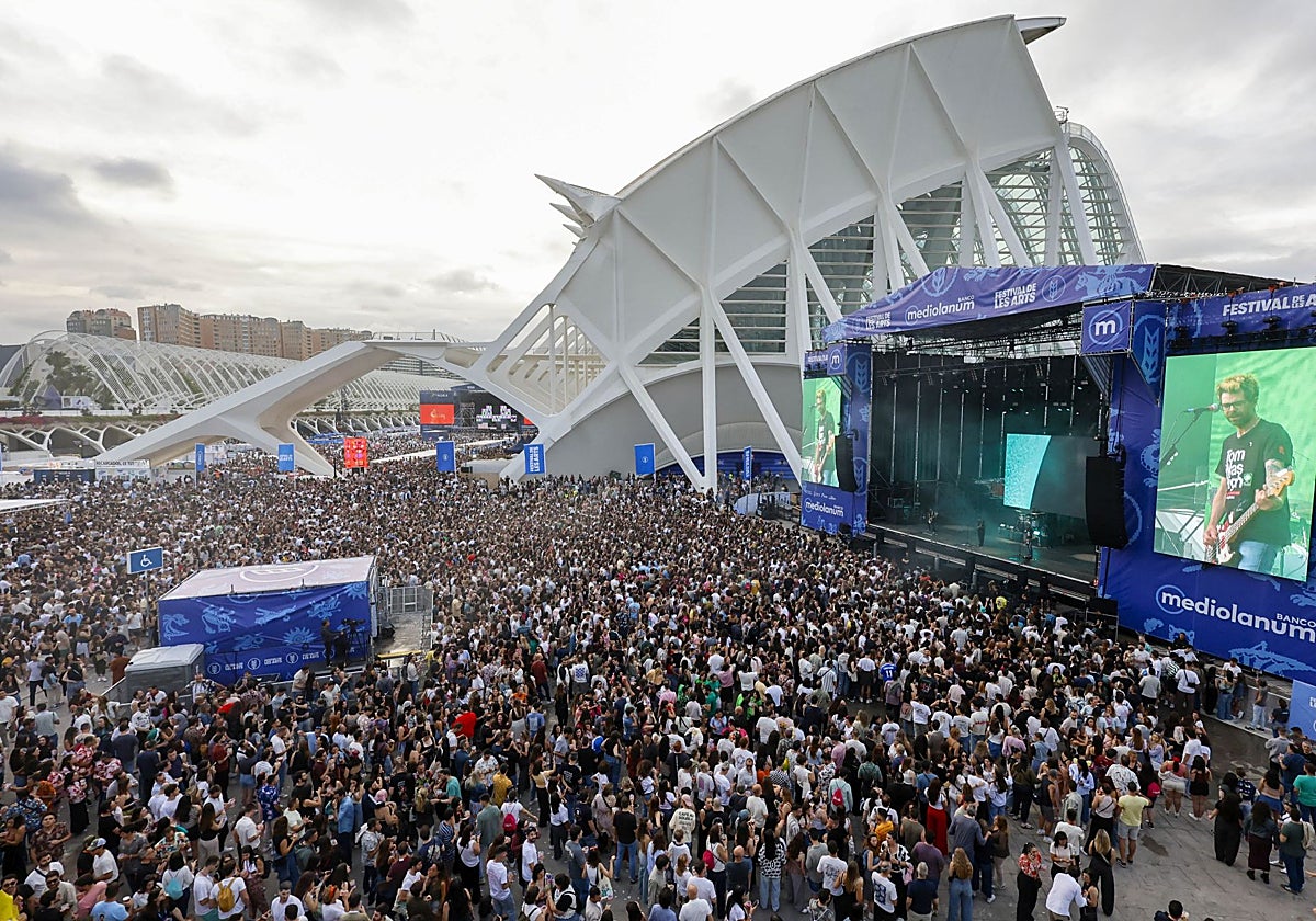 Uno de los grupos del Festival de Les Arts anuncia un concierto alternativo en el Mercado de Colón