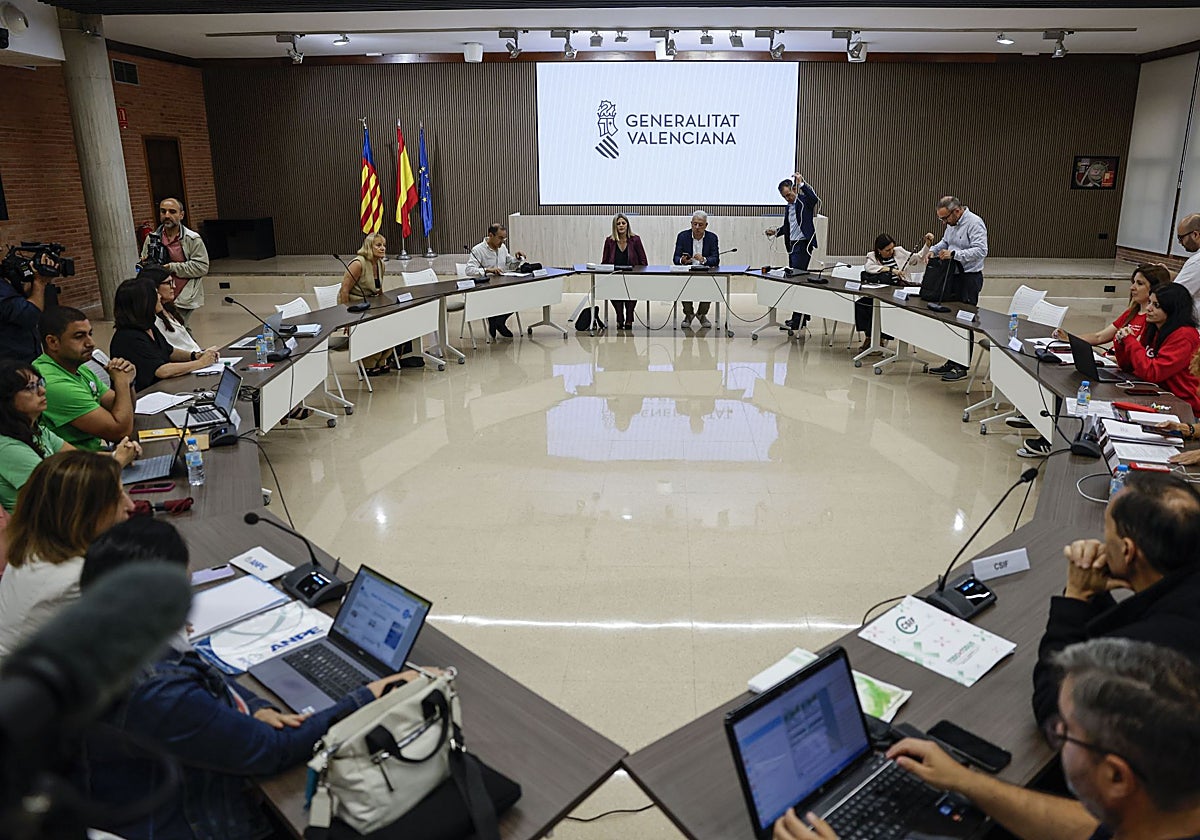 La propuesta definitiva de Educación: 1.200 maestros para al