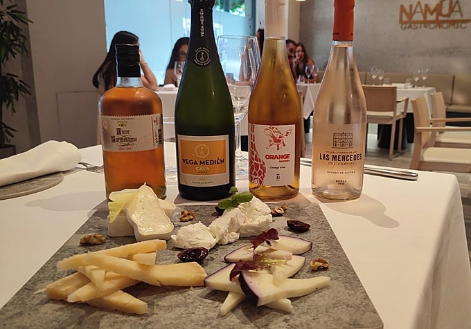 Vinos y quesos participantes.