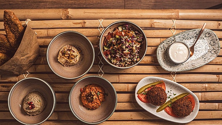 El revolucionario concepto gastronómico que une tres culturas en un mismo menú aterriza en Valencia para este mes de junio