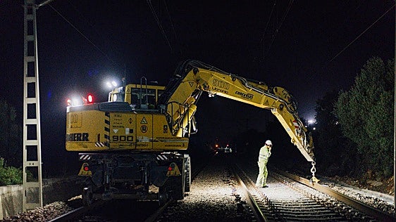 Adif realiza pruebas del cambio de ancho en el tramo del corredor que se cortará al tráfico cinco meses