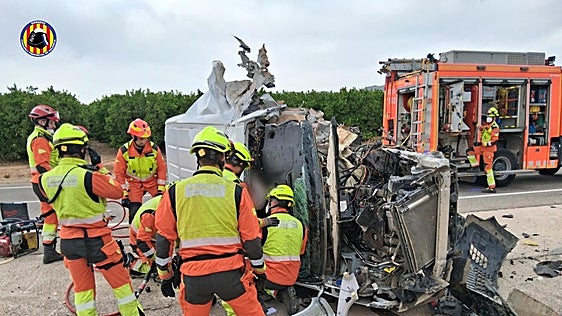 Muere el conductor de una furgoneta en un accidente en la CV-380 en Pedralba