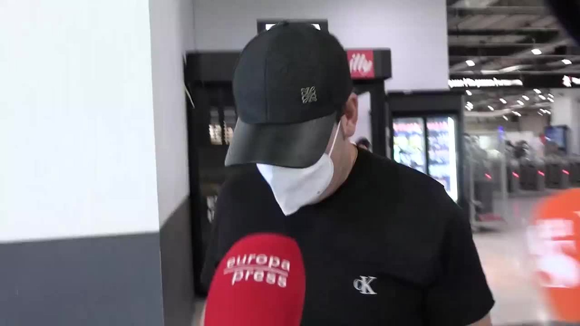 Lucas Llega A Barcelona Para Revisar Su Nariz Y Se Pronuncia Sobre Andy 