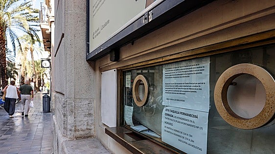 ¿Cómo se supervisa la seguridad de un teatro?
