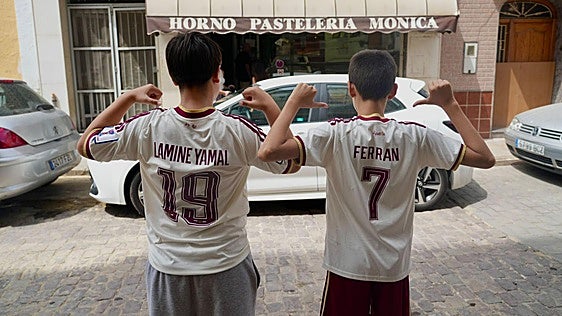 FOTOS | Foios, nueva capital mundial del fútbol: «Ferran es el orgullo del pueblo»