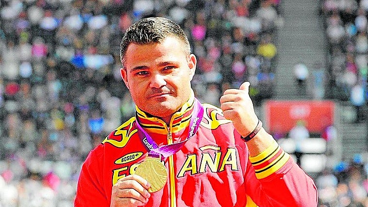 David Casinos, medalla de oro a caminar por la ciudad cada día