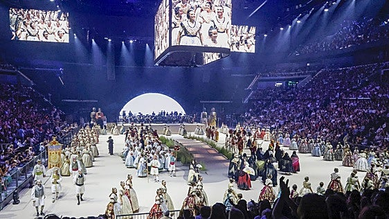 A por los 13.000 espectadores en la gala fallera del Roig Arena