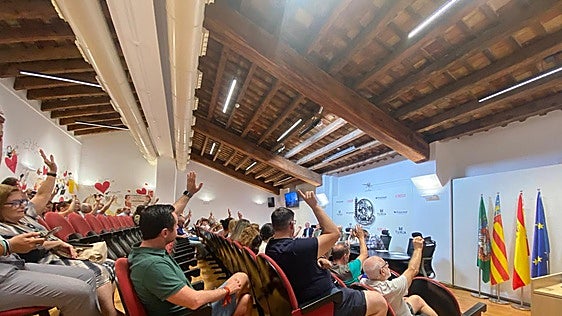 El pleno tumba la propuesta de sacar la mascletà dos días de la plaza por la Ofrenda