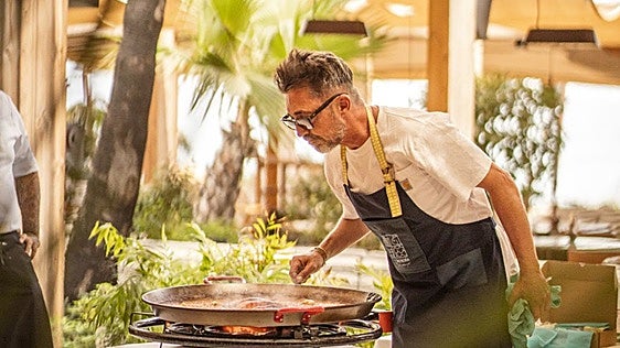 El valenciano que conquista medio mundo con su paella: «Si no mides el arroz que pones con una báscula, es una ruleta rusa»