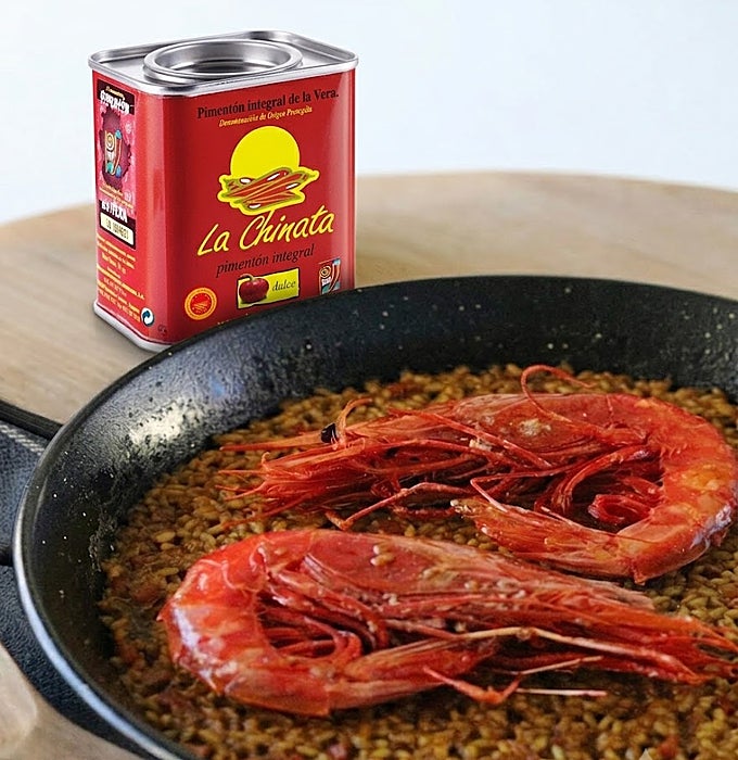 El pimentón, base para todo sofrito en las paellas.