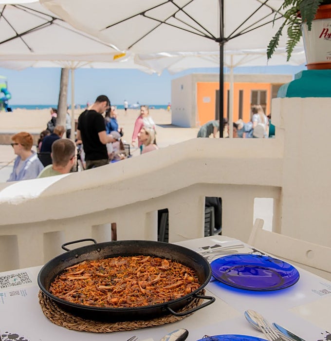 Su terraza con vistas al mar.
