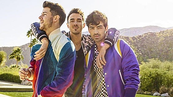 Los Jonas Brothers relatan su experiencia en un pueblo de la Comunitat: «Fue extraño, era como estar en un episodio de Black Mirror»