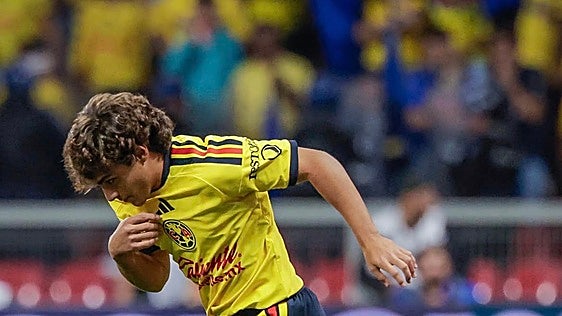 Carlos Álvarez debuta con el Club América en el Clásico Nacional