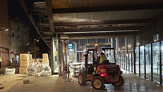 Los vecinos se hartan de las obras de madrugada en la línea del metro del Marítimo
