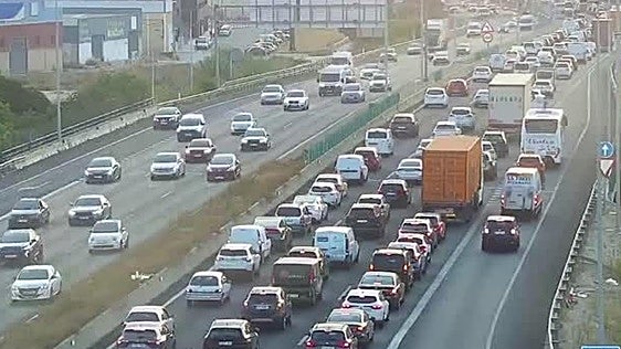 Atascos kilométricos en la A-7 en la mañana de este miércoles 8 de julio