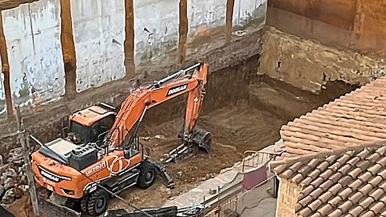Un exceso en la excavación del solar contiguo, hipótesis del derrumbe en Benetússer