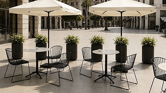 Turismo quiere ampliar el modelo de terraza de la plaza del Ayuntamiento de Valencia a calles del entorno
