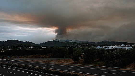 El puerto de Sagunto, cerrado por el incendio de la Vall d'Uixó