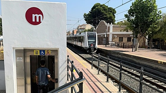 La estación de l'Alcúdia estrena dos nuevos ascensores