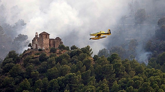 La inversión térmica, el 'efecto tapa' que frena las labores de extinción de incendios