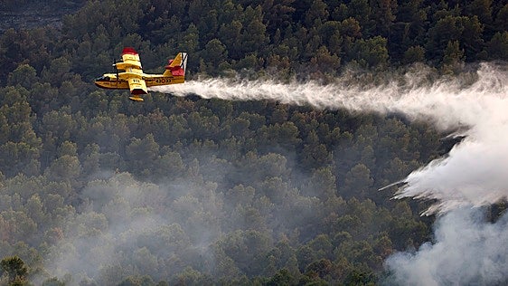 Otro incendio amenaza a la provincia de Castellón y obliga a desviar medios de la Vall d'Uixó