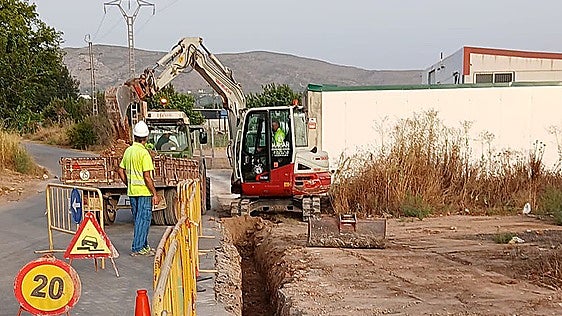 Pedralba reconstruye las tuberías que fueron arrasadas por la dana