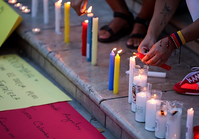 Velas encendidas cmo muestra de vigilia.