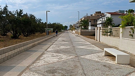 Oliva renovará parte de su paseo marítimo a partir de septiembre