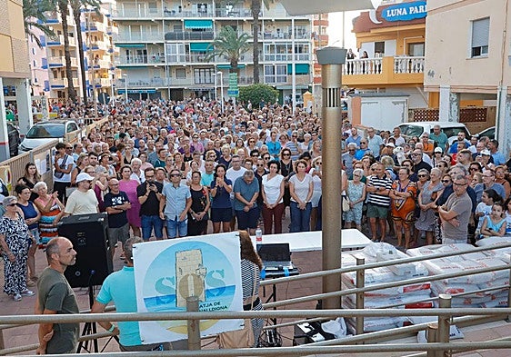 Los vecinos de Tavernes claman por la protección de su playa