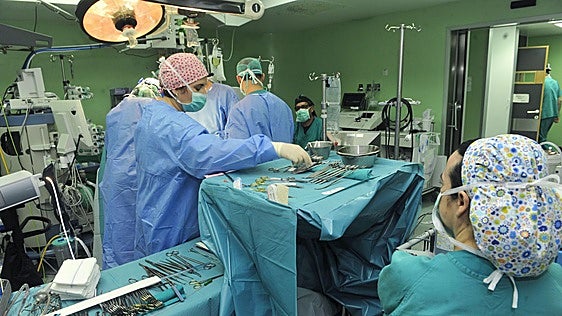 Las derivaciones de operaciones a la privada se disparan con un aumento de 20.000 en tres años