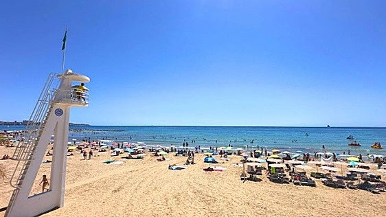 Agosto registra una tasa de ocupación turística del 90,6% en Alicante, cuatro décimas más que en 2025