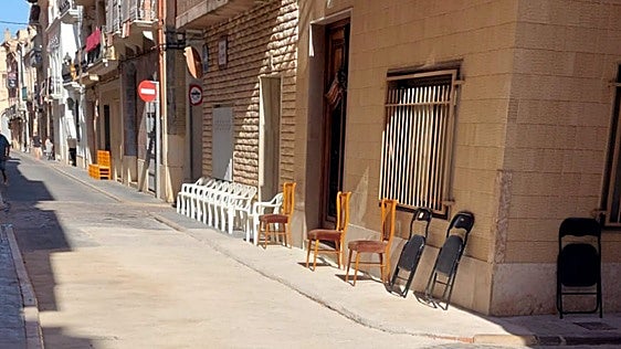 Algemesí repara de urgencia un socavón en una de las calles del centro