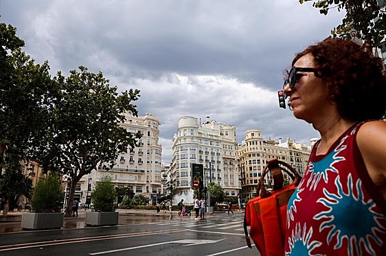 Aemet anuncia tres días seguidos de lluvias con tormentas en la Comunitat y señala las zonas donde caerán