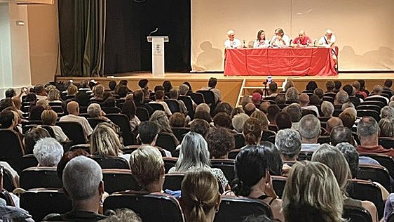 La plataforma vecinal contra el vertedero previsto en Zarra convoca otra manifestación en Valencia